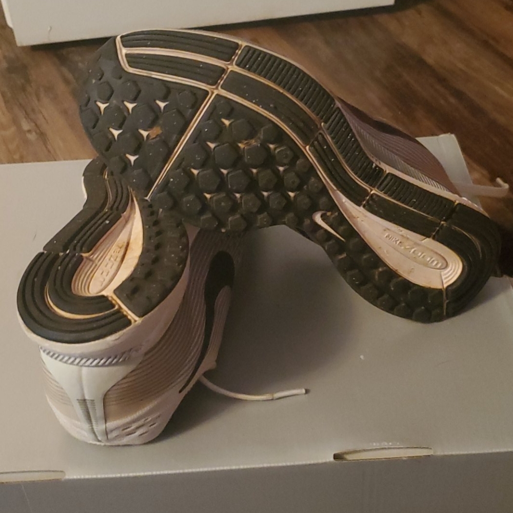 Nike - Picture 3 of 4
